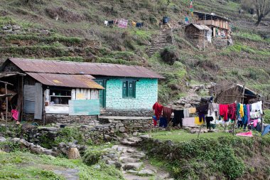 Nepal dağ köylerinin manzarası. Hayat ve yaşam yayla köylerinde sıradan Nepal