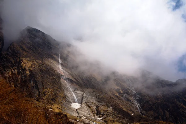 Dağlar Nepal Güzel Yaz Görünüm Güneş Mavi Gökyüzü Bulutlu — Stok fotoğraf