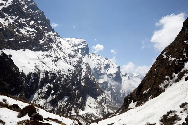 Dağlar Nepal Güzel Yaz Görünüm Güneş Mavi Gökyüzü Bulutlu — Stok fotoğraf