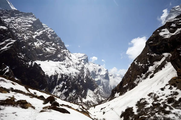 Dağlar Nepal Güzel Yaz Görünüm Güneş Mavi Gökyüzü Bulutlu — Stok fotoğraf