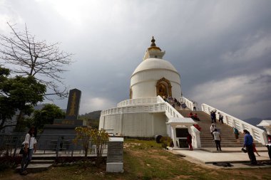 Himalayalar kutsal yerlerde. Buda Manastırı tür resimler Pokhara şehir Nepal.