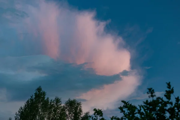 Yağmur Bulutları Güzel Yağmurlu Yaz Gökyüzünde Güçlü — Stok fotoğraf