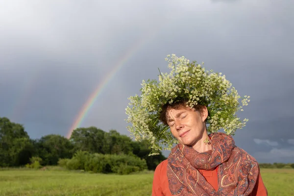 Portrait Young Woman Wreath Flowers Her Head Stormy Sky Rain — Stock Photo, Image