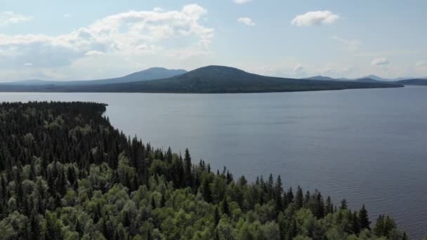 Hava Fotoğrafçılığı Urallar Daki Zyuratkul Dağ Gölünün Iyi Manzarası Dağlarda — Stok video