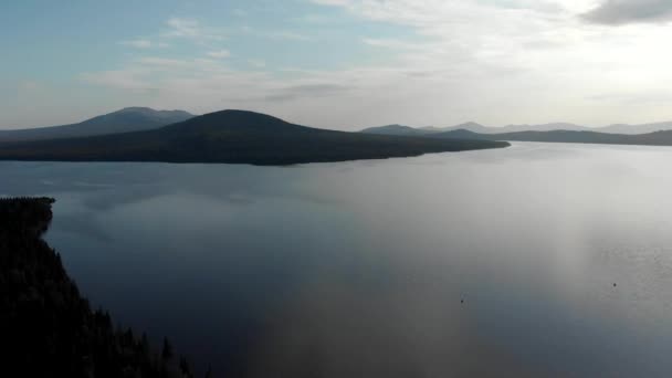 Hava Fotoğrafçılığı Urallar Daki Zyuratkul Dağ Gölünün Iyi Manzarası Dağlarda — Stok video