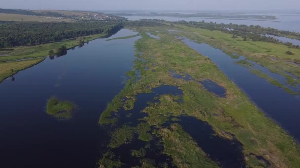 Luftaufnahmen Blick Von Oben Auf Den Fluss Mit Überflutungen Und — Stockvideo