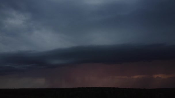 Flygfotografering Klara Blixtar Och Mot Solnedgången Himlen Det Regnar Från — Stockvideo