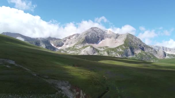 Bergen Van Kaukasus Top Uitzicht Een Zonnige Zomerdag — Stockvideo