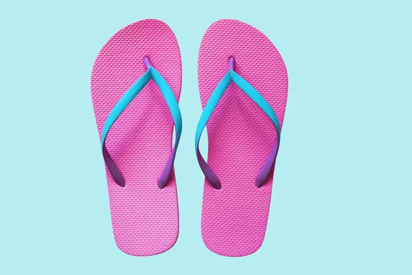 Roze Slippers Geïsoleerd Blauwe Achtergrond Bovenaanzicht — Stockfoto