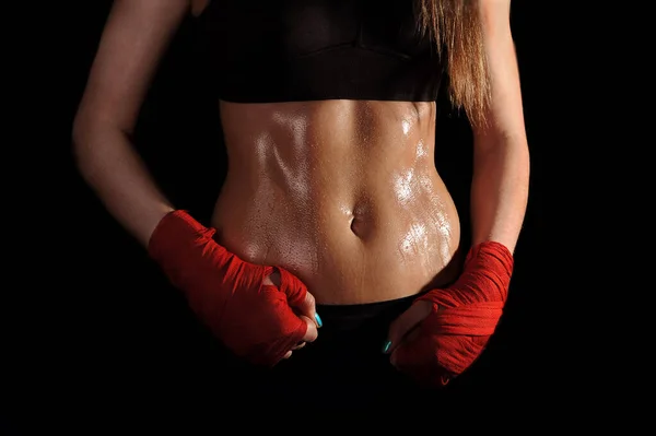 Cuerpo Fitness Femenino Húmedo Después Del Entrenamiento Oscuridad Imagen Motivación —  Fotos de Stock