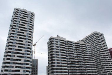 Şehrin modern binası