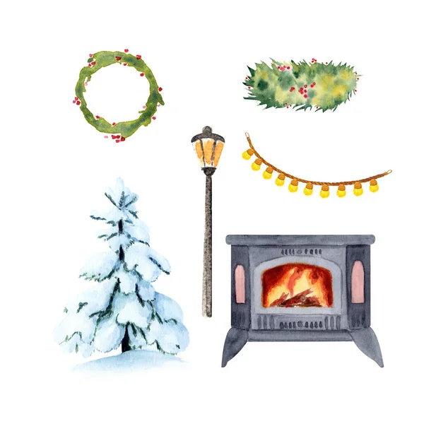 Karlı bir ağaç, çilekli bir çelenk, parlayan bir çelenk, eski bir fener, sıcak bir şömine. Sulu kış Noel elementlerinin suluboya seti. Kartlar, posterler, ambalajlar ve mevsimsel tasarım için mükemmel..
