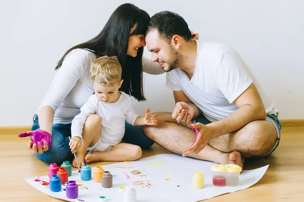 Lycklig Familj Måla Affisch Och Annan Med Färger — Stockfoto