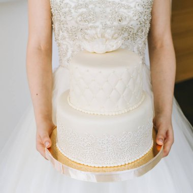 Güzel düğün Pasta krema ile dekore edilmiştir.