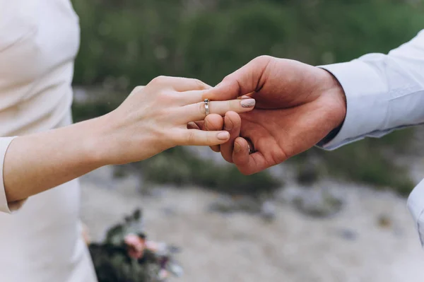 Groom Putting Ring Finger Bride — Stock Photo, Image