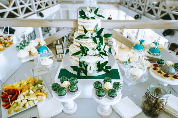 Beautiful Wedding Cake Decorated Cream — Stock Photo, Image