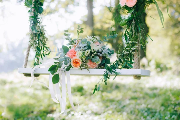 Ramo Boda Rosas Beige Rosa Aire Libre Columpio Decorado — Foto de Stock