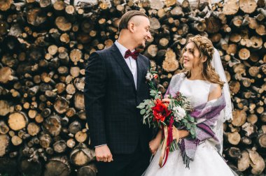 onların düğün günü mutlu genç çifte