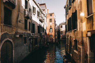Venedik, İtalya eski binalar ile doğal kanal