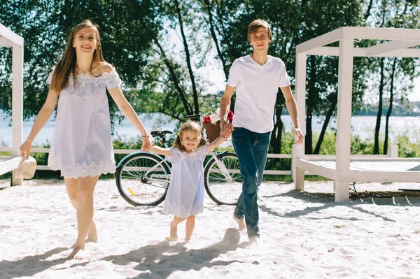 Happy Family Outdoors Spending Time Together Beach — Stock Photo, Image