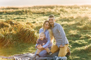  gün batımı oynuyorsun mutlu bir aile portresi