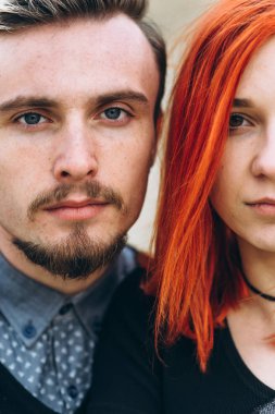 Genç bir çift harcama zaman açık havada aşık portresi