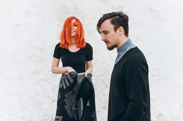 Retrato Una Joven Pareja Enamorada Pasando Tiempo Aire Libre —  Fotos de Stock