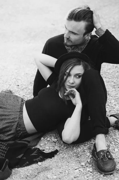 Portrait Young Couple Love Spending Time Outdoors — Stock Photo, Image