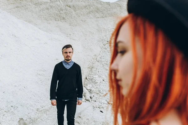 Retrato Una Joven Pareja Enamorada Pasando Tiempo Aire Libre —  Fotos de Stock