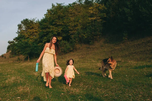 Young Mother Walk Her Little Daughter Dog — Stock Photo, Image