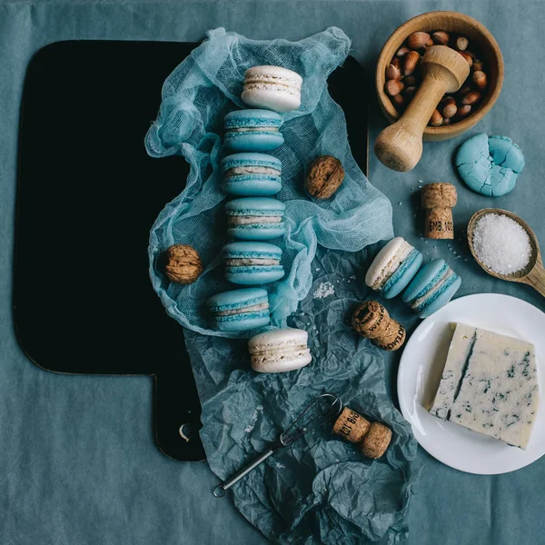 Sladké Francouzské Macarons Modrém Pozadí — Stock fotografie