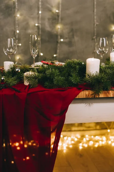 Cadre Table Rouge Élégant Avec Des Bougies Allumées Des Décorations — Photo