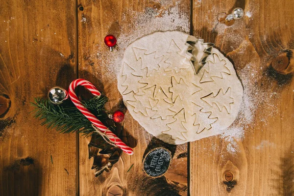 Voorbereiding Van Kerstkoekjes Een Houten Achtergrond Flatlay Bovenaanzicht Retro Filter Stockfoto