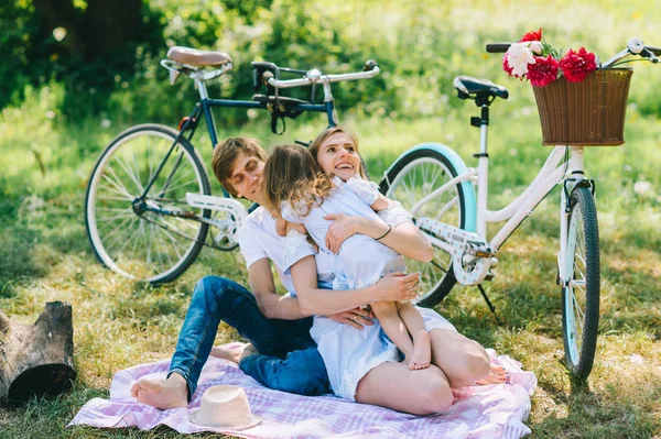 Happy young family spending time together outside. Father mother — Stock Photo, Image