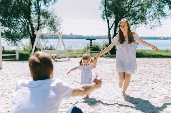 Happy Family Outdoors Spending Time Together Father Mother Daughter Picnic — Stock Photo, Image