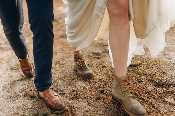 A young couple of brides walking in the pine forest — Stock Photo, Image