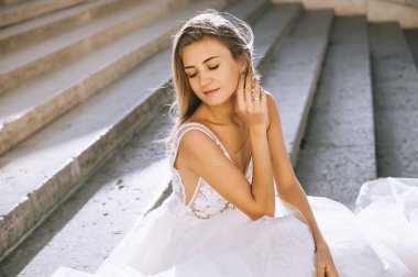 Mutlu gelin ve damat Paris 'te düğünlerinin tadını çıkarıyorlar.