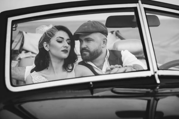 Luxury elegant wedding couple embracing in stylish black car. wi — Stock Photo, Image