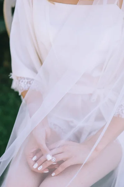 Cropped image of a charming bride adjusting her wedding ring under a veil before the ceremony. — Stock Photo, Image