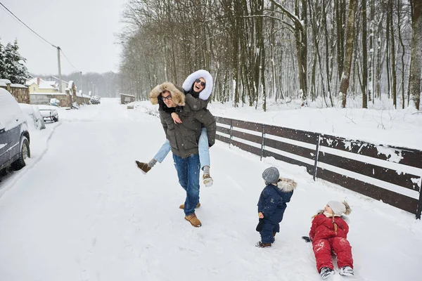 Happy family have a fun outside near the house in winter — Stock Photo, Image