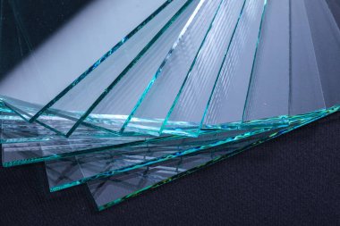 Sayfa boyutuna kesme temperli açık float cam paneller üretim fabrikası