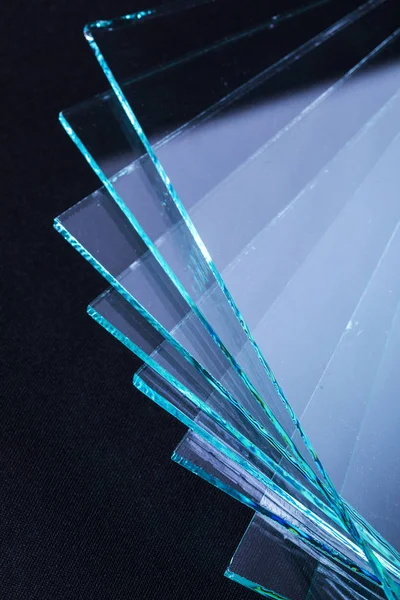 Sheets of Factory manufacturing tempered clear float glass panels cut to size — Stock Photo, Image