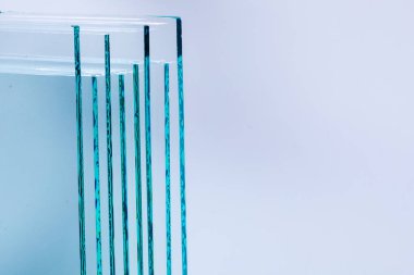 Sayfa boyutuna kesme temperli açık float cam paneller üretim fabrikası