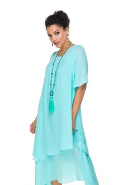 Güzel afrikalı-amerikalı kız stüdyo arka plan