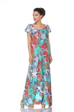 Güzel afrikalı-amerikalı kız stüdyo arka plan