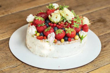 Çilekli ev yapımı kakke.