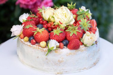 Çilekli ev yapımı kakke.