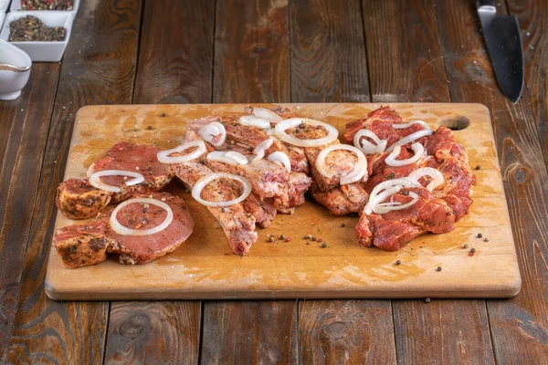 Preparation and cooking of pork ribs by a chef for a grill. — Stock Photo, Image