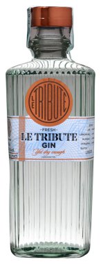 Asolo, Venedik, İtalya - Mayıs 2019. Cin Le Tribute 70cl Şişe, 43%Vol.