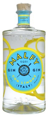 Asolo, Venedik, İtalya - Mayıs 2019. Cin Malfy Limon Şişesi (İtalya) 1,75 litre, 41%Vol.